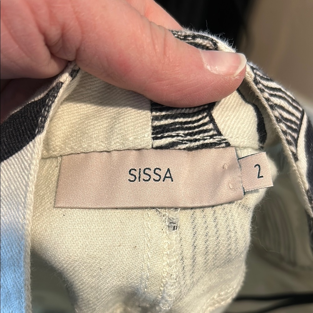 Anthropologie SISSA Women's Black and White Jean skit